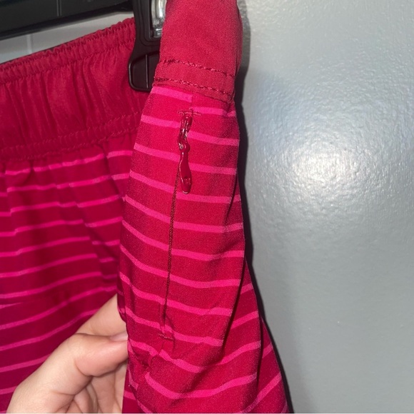 Lululemon Go the Distance Reversible Shorts West2East Stripe Bumble Berry Size 6 - Picture 10 of 11